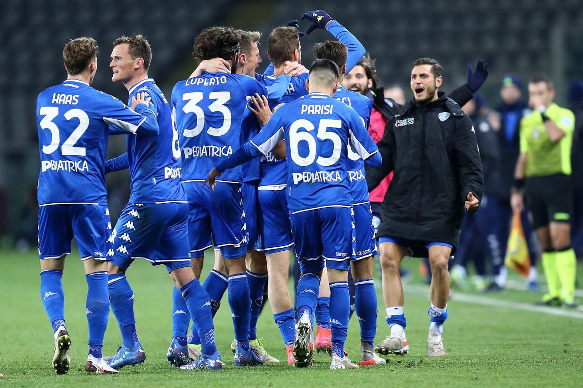 友谊赛的初 友谊赛的初